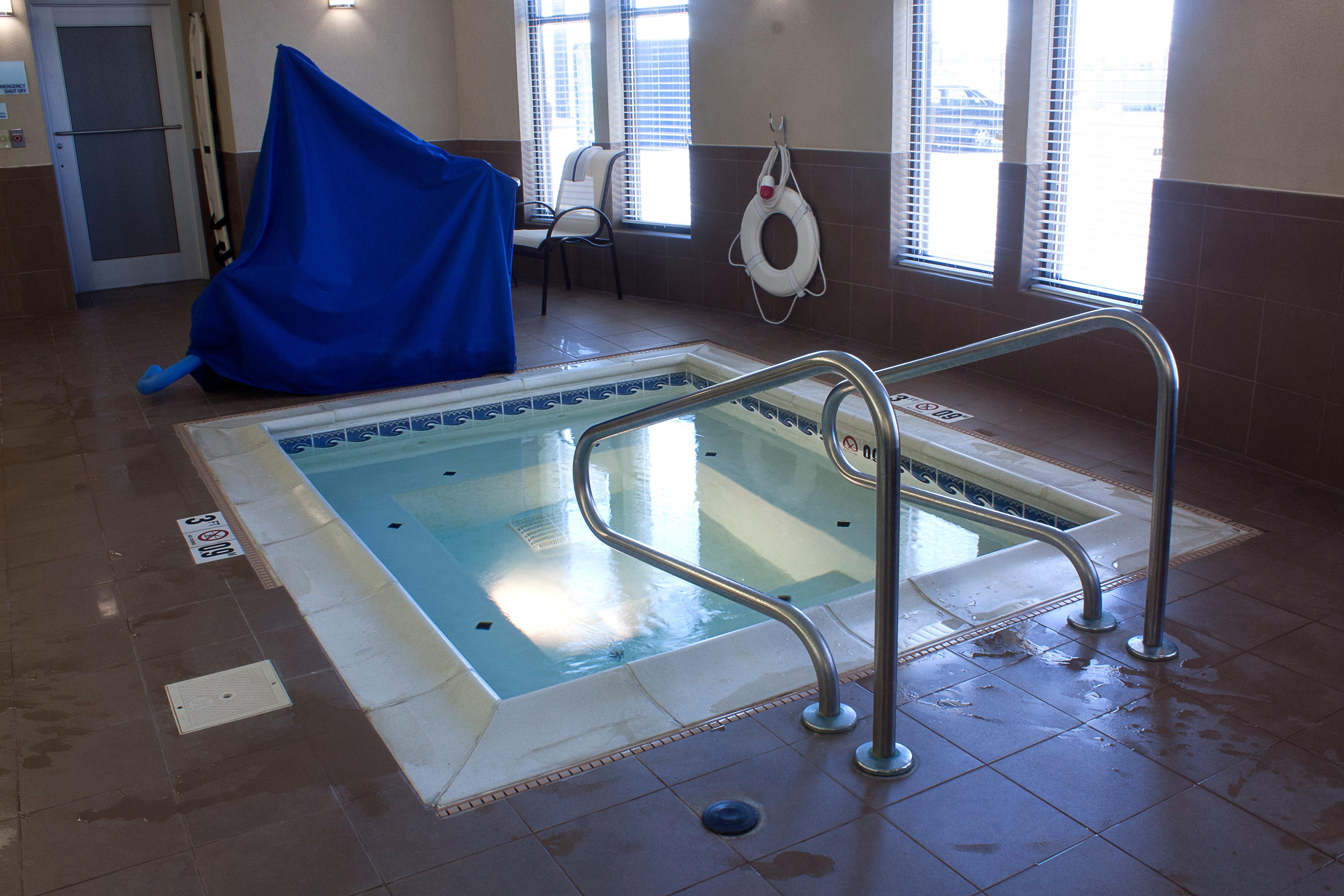 Holiday Inn Express & Suites Youngstown West I 80, An Ihg Hotel Dış mekan fotoğraf
