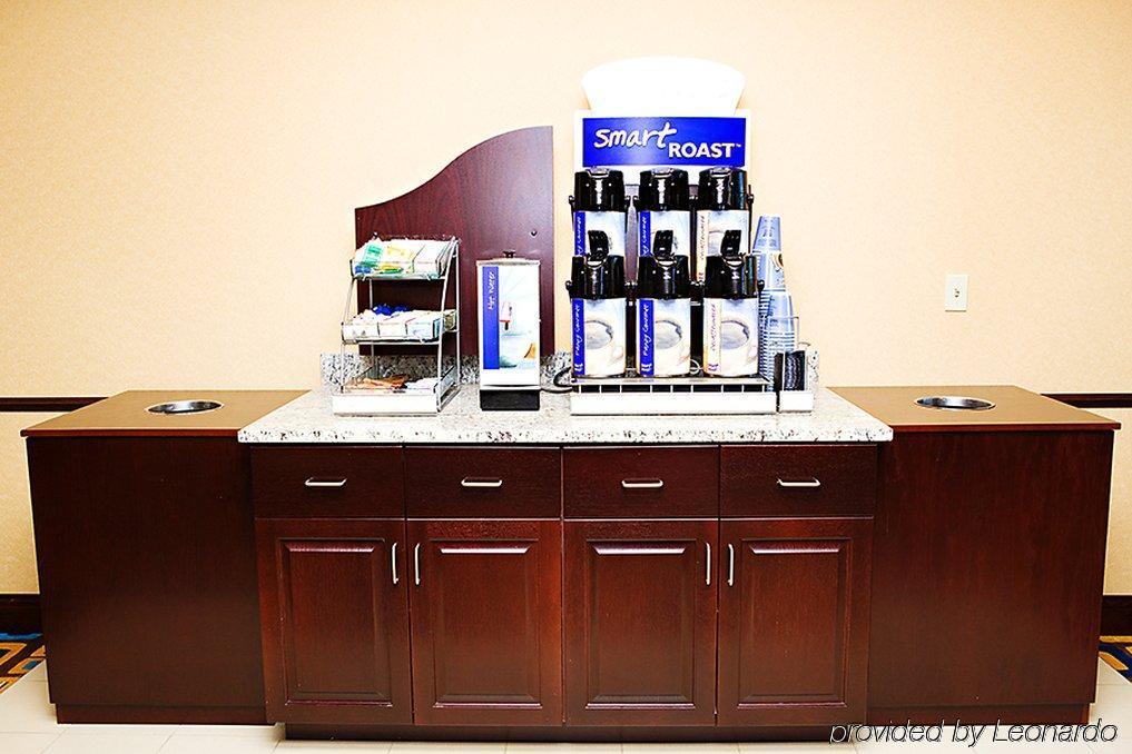 Holiday Inn Express & Suites Youngstown West I 80, An Ihg Hotel Restoran fotoğraf