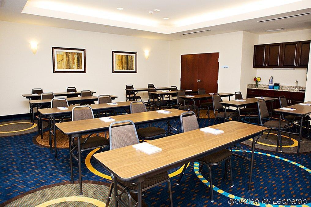 Holiday Inn Express & Suites Youngstown West I 80, An Ihg Hotel Konforlar fotoğraf